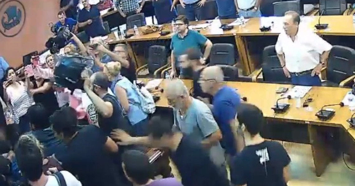 Βίντεο από την επεισοδιακή συνεδρίαση του ΔΣ Βόλου – Πιάστηκαν στα χέρια!